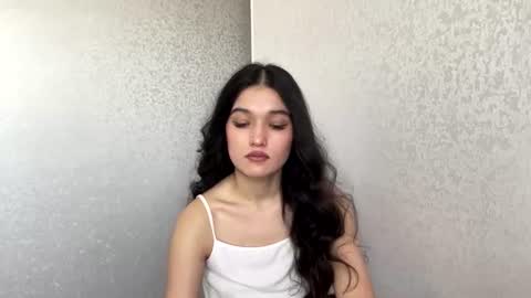 Mia online show from July 17, 10:50 am