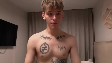 fredd_xanderrs online show from October 20, 6:13 pm