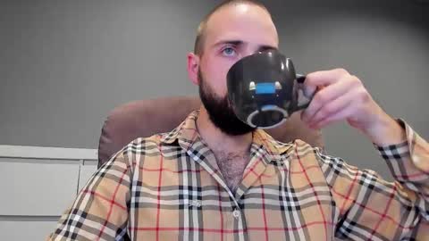 Andrew online show from October 26, 3:18 am