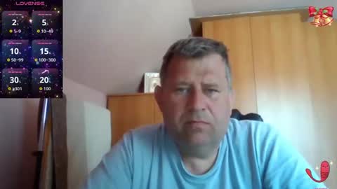 freeboy80180 online show from May 10, 7:37 am