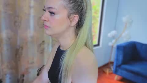fresita_pink_ online show from July 23, 9:23 pm
