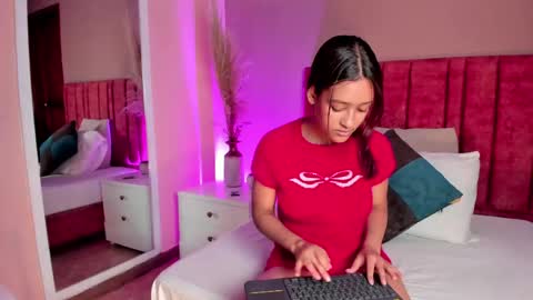 Freya Cameron online show from June 3, 1:03 pm