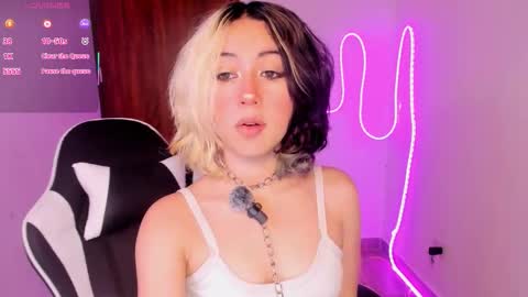 frida_lassi_ online show from December 1, 12:03 pm