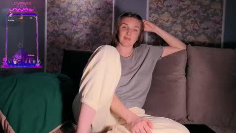fridaadark online show from April 29, 11:53 pm