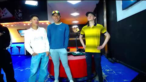 THOMAS AND DAMIAND online show from October 10, 7:08 pm