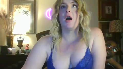 PorcelainDoll22 online show from February 21, 10:04 pm