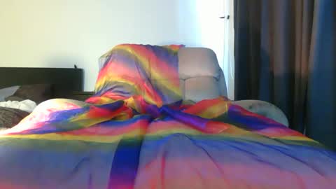 Pizzaz online show from November 13, 1:30 am