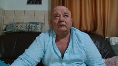 fullballs6 online show from December 5, 7:10 am