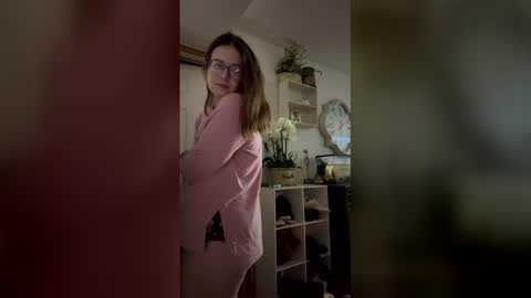 Linnys Palace online show from February 10, 2:58 am