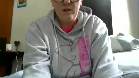 fuzzypeaches87 online show from March 17, 5:29 pm