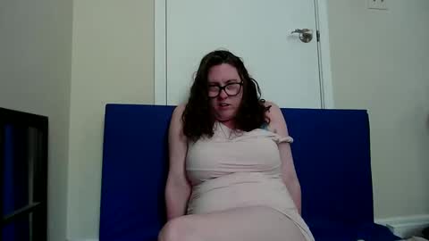 fuzzypeaches87 online show from June 2, 7:38 pm