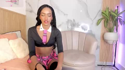   Independent model online show from March 6, 12:48 pm