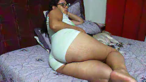 gaby  layla online show from December 4, 1:05 am