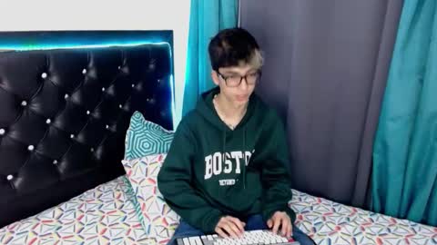 gabriel_x18 online show from February 27, 6:06 am