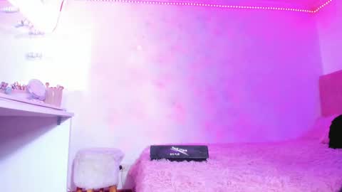 Snapshot of gabrielle_steele chatting on October 19, 10:03 pm   online show from October 19, 10:03 pm