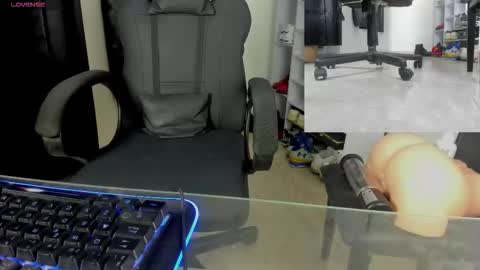 Snapshot of garywillplay chatting on October 8, 3:34 am garywillplay online show from October 8, 3:34 am