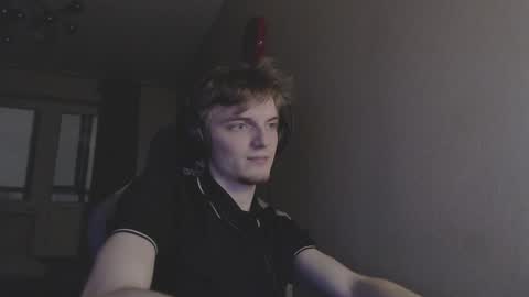 Snapshot of gasturfahe chatting on December 24, 3:27 am gasturfahe online show from December 24, 3:27 am