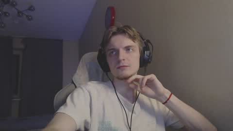 Snapshot of gasturfahe chatting on December 28, 11:48 pm gasturfahe online show from December 28, 11:48 pm