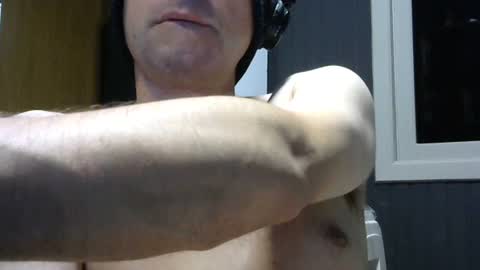 gauchors21 online show from February 2, 2:48 am