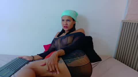 gaviluc_ online show from June 25, 12:32 pm