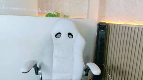 gaviluc_ online show from July 4, 12:42 pm