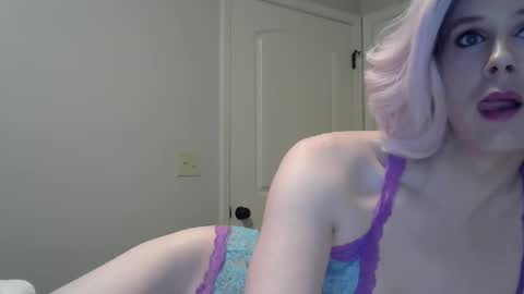 Gwendolyn Beaumont online show from October 29, 9:59 pm