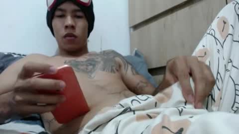 Snapshot of gekyunwasbanned chatting on October 14, 12:57 am Andrs  online show from October 14, 12:57 am