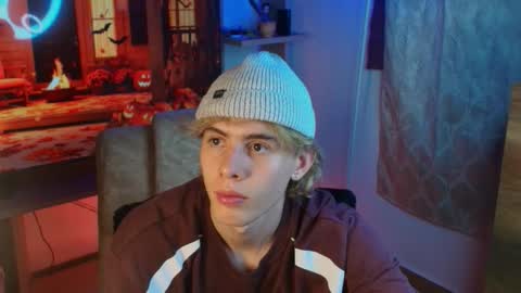 Snapshot of gemdominus chatting on October 19, 1:21 am Gem Dominus online show from October 19, 1:21 am