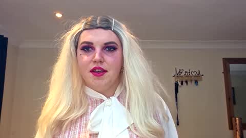 gemmaquinzel online show from November 13, 3:37 pm