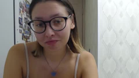 genev__ievee online show from November 11, 6:10 pm