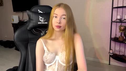 Amelia online show from December 2, 5:37 am