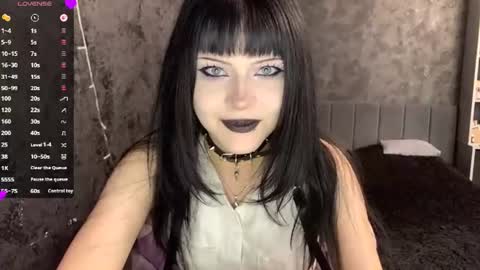 EmelyWoodes online show from June 16, 7:56 am