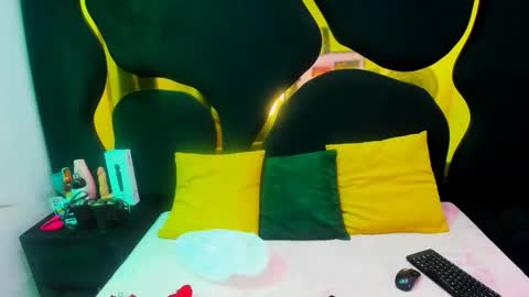 GiannaJohnson online show from December 4, 2:44 am