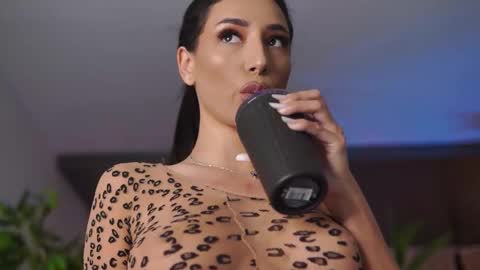 Gina online show from March 14, 8:35 pm