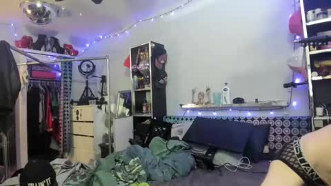 Snapshot of ginger_binj chatting on January 20, 7:58 am ginger_binj online show from January 20, 7:58 am