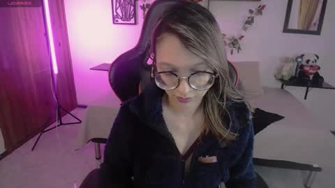 ginny11_ online show from March 17, 12:32 pm