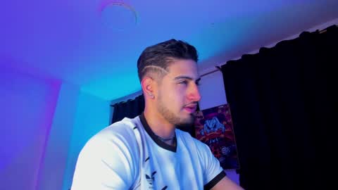 GIOMAR REYES online show from January 7, 8:24 am