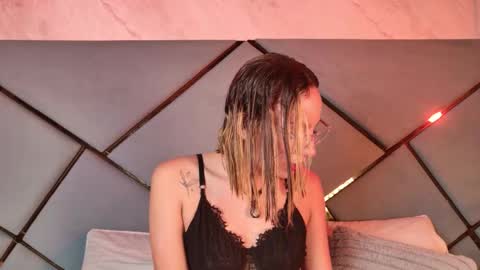 Snapshot of giorgia_13 chatting on October 12, 3:32 am giorgia online show from October 12, 3:32 am