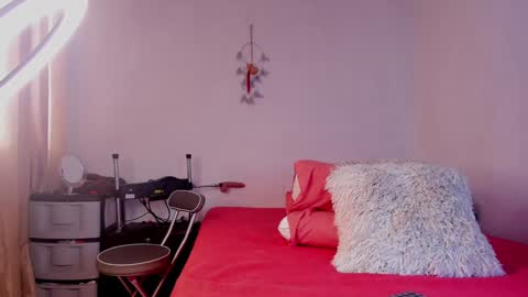 Girasol Walton online show from February 5, 1:00 pm