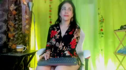 Girasol Walton online show from July 3, 1:49 pm