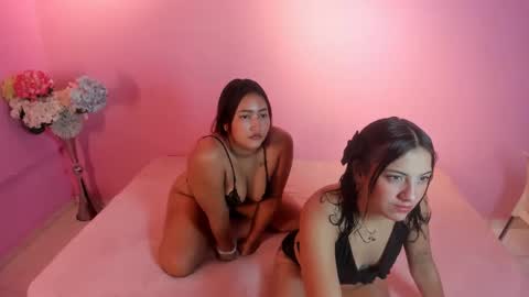 Snapshot of girlstwins chatting on September 25, 2:13 pm girlstwins online show from September 25, 2:13 pm