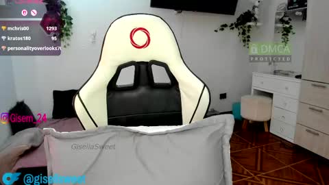 Gisella  online show from April 18, 7:07 pm