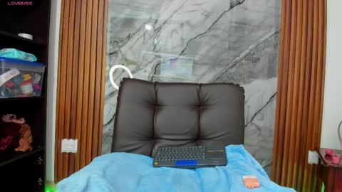 Snapshot of gisselle21 chatting on October 9, 2:11 pm gissell online show from October 9, 2:11 pm