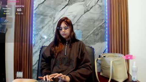 Snapshot of gisselle21 chatting on October 18, 9:57 am gissell online show from October 18, 9:57 am