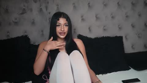 Snapshot of giuliasya chatting on October 16, 12:43 am Giulia online show from October 16, 12:43 am