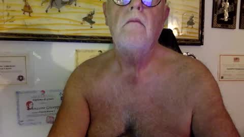 Snapshot of giutomma930394 chatting on October 13, 10:34 pm giutomma930394 online show from October 13, 10:34 pm