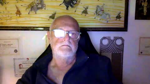 giutomma930394 online show from April 19, 6:54 pm