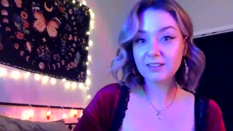 givemesweetdreams online show from March 11, 3:04 am