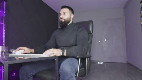 Matthew .. for short call me Matt online show from December 16, 7:42 pm