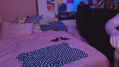 Glitch online show from February 5, 9:29 pm